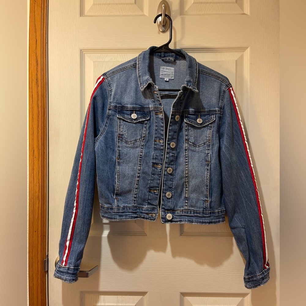 Super cute Papaya Distressed Cropped Denim Jacket Size M